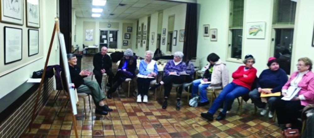 Alice Goldstein engages members of Temple Am David during a Chai Mitzvah class. /Rabbi Perlman